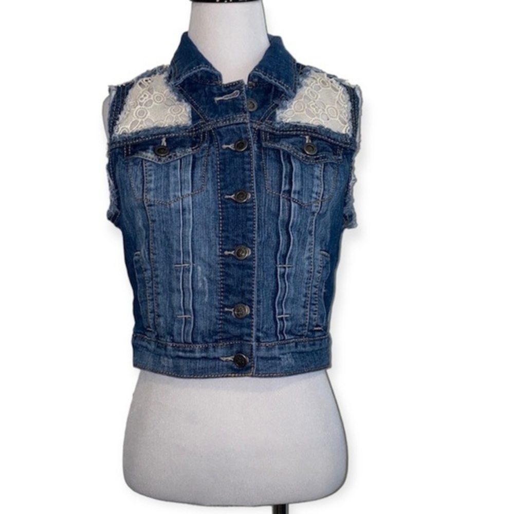 5/$30 🎈 Rue21 women’s medium denim vest